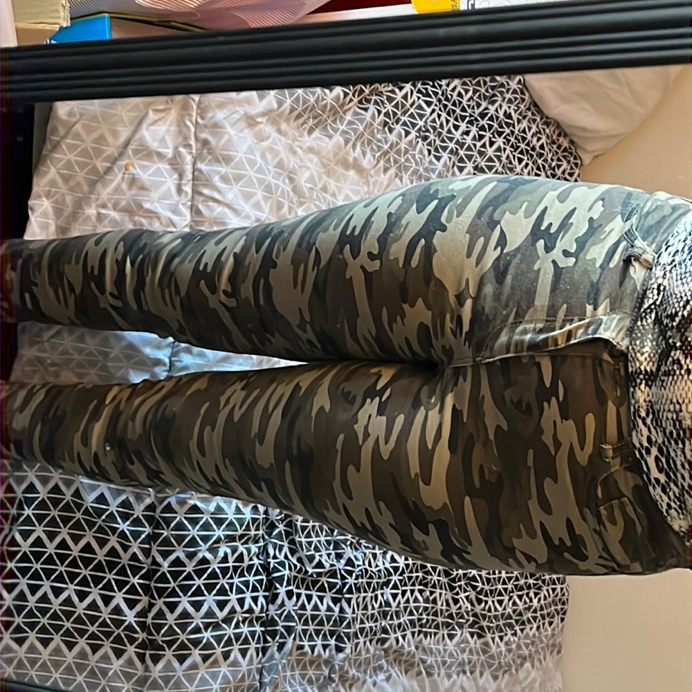 Two set of high rise skinny  camo Jean . The sizes are 9 and 11 .